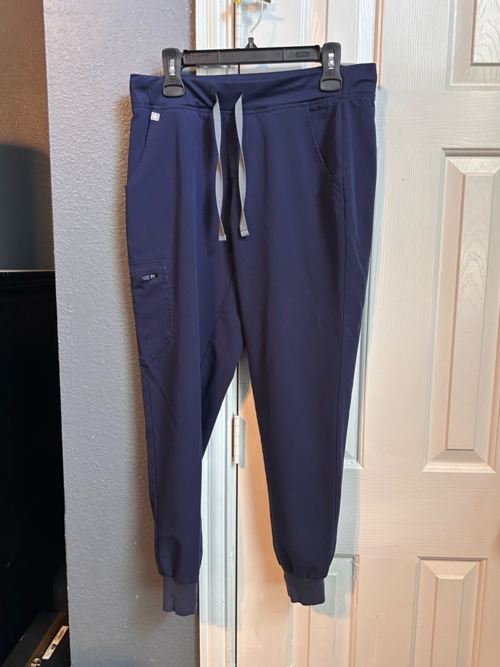 Figs Women’s Medium navy blue Zamora 2.0 Scrub
Jogger